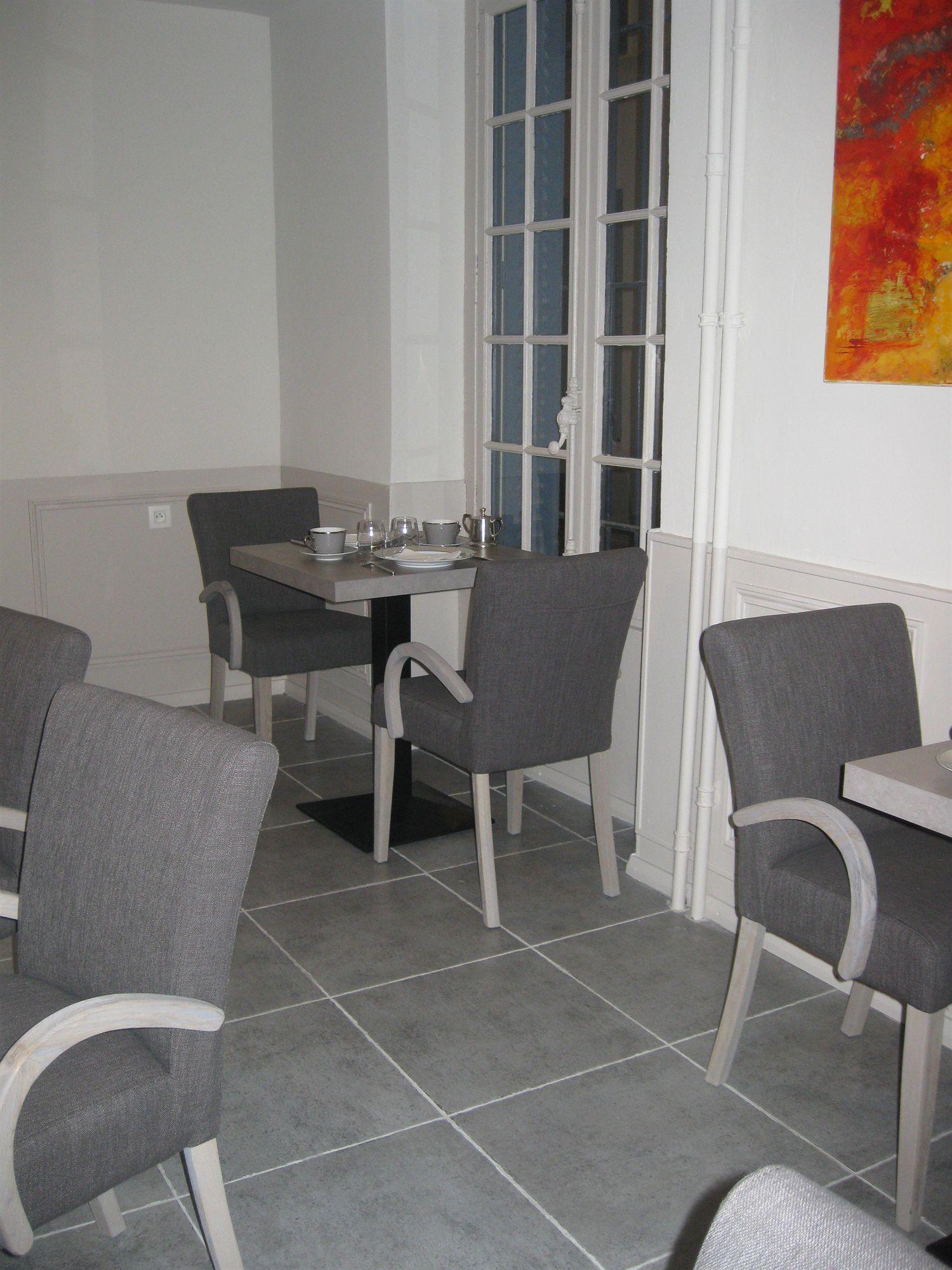 Hotel De L'amphitheatre 3*