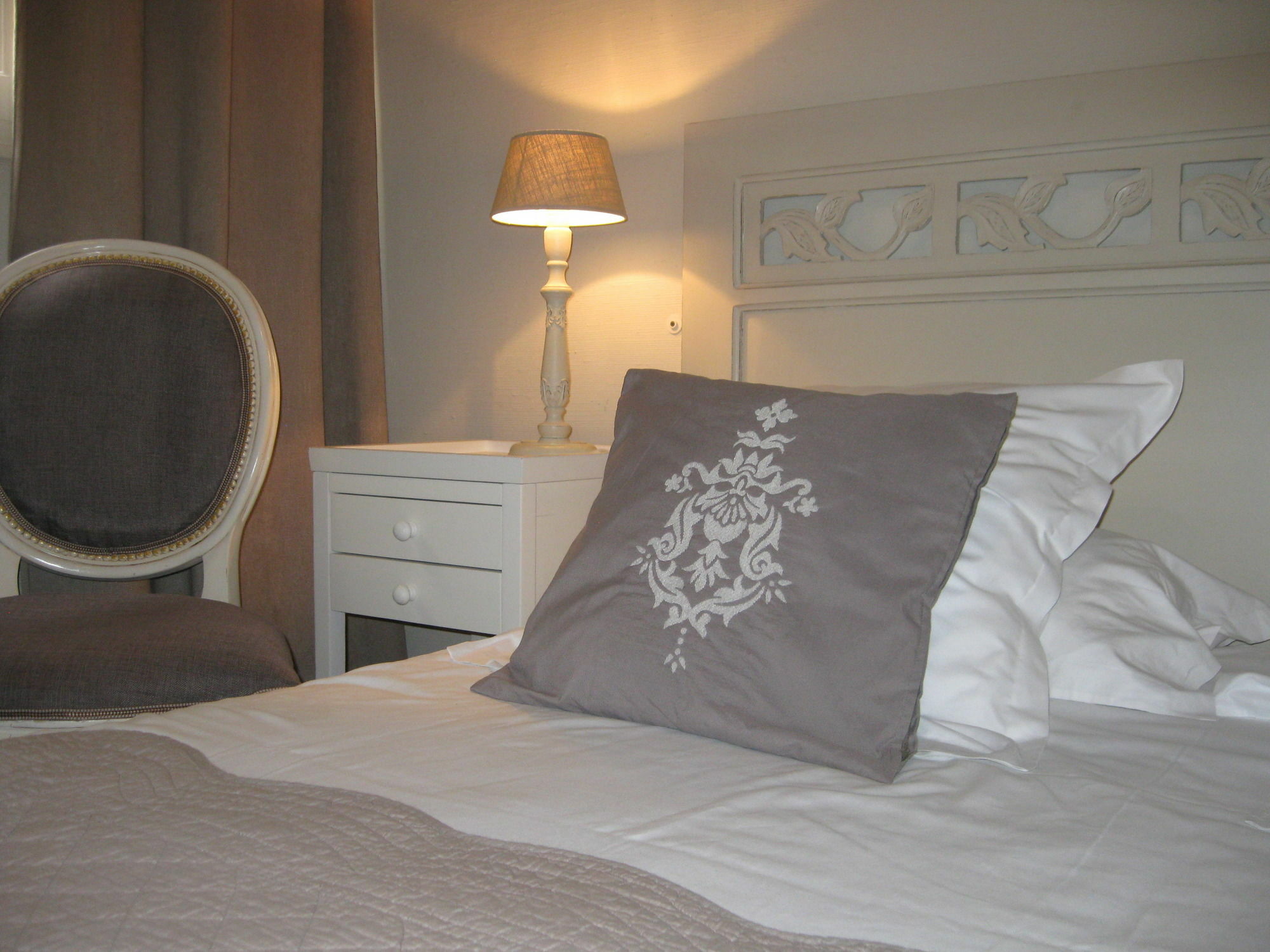 Hotel De L'amphitheatre Nimes
